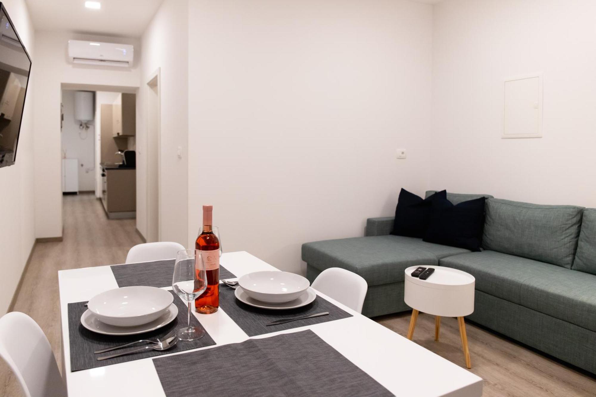 Oliver Street Apartment Vipava Exteriör bild