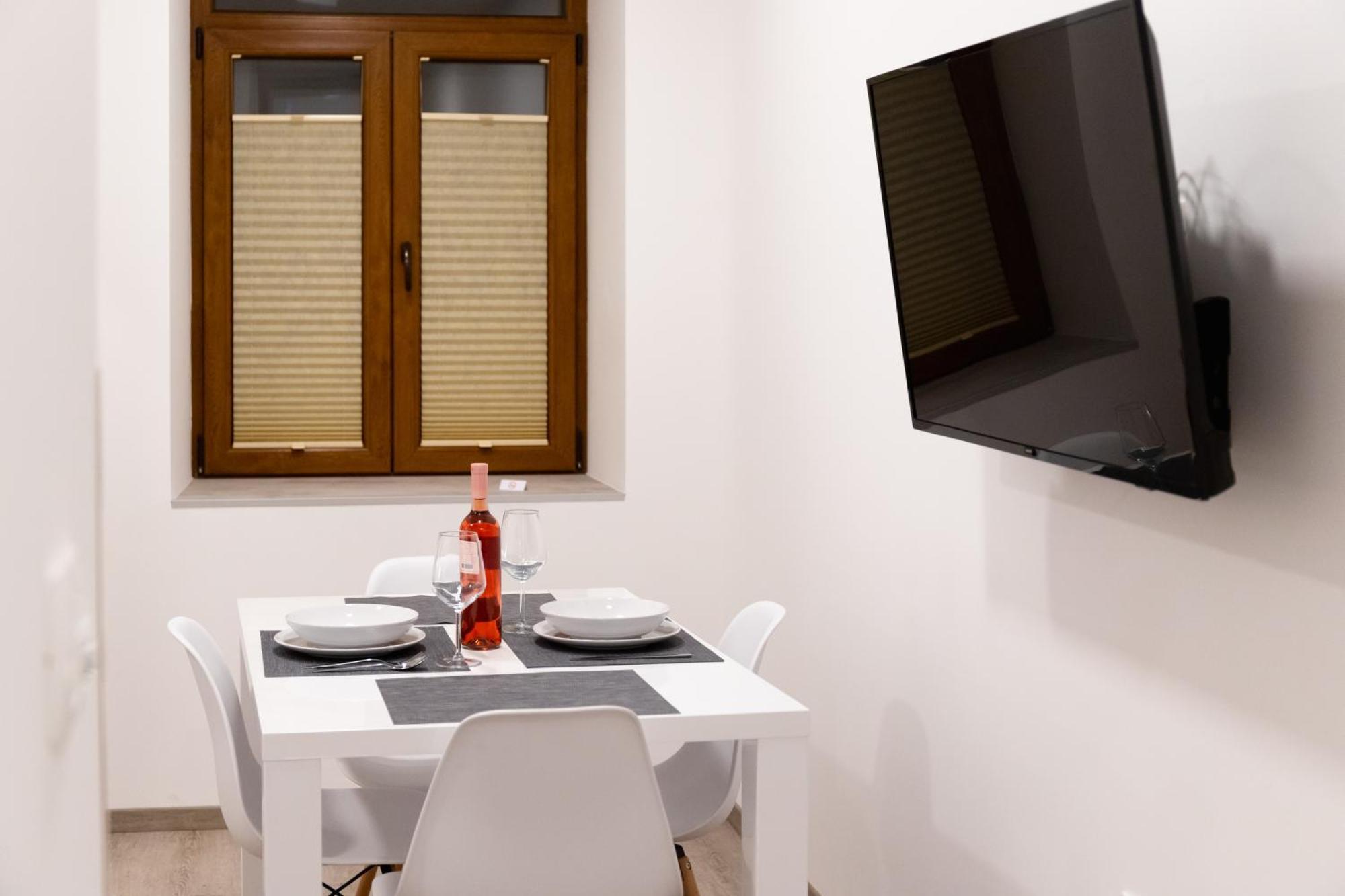 Oliver Street Apartment Vipava Exteriör bild
