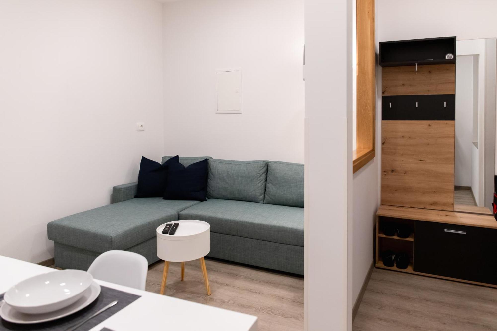 Oliver Street Apartment Vipava Exteriör bild