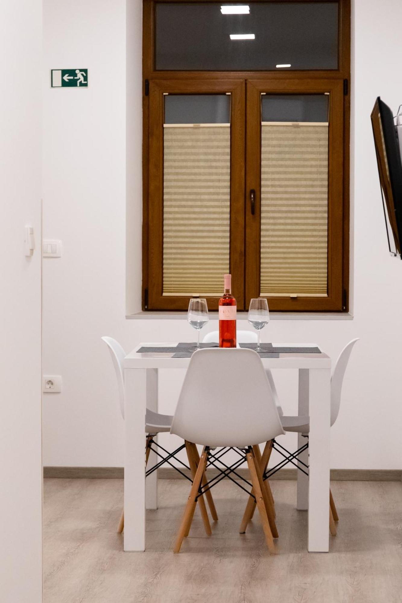 Oliver Street Apartment Vipava Exteriör bild